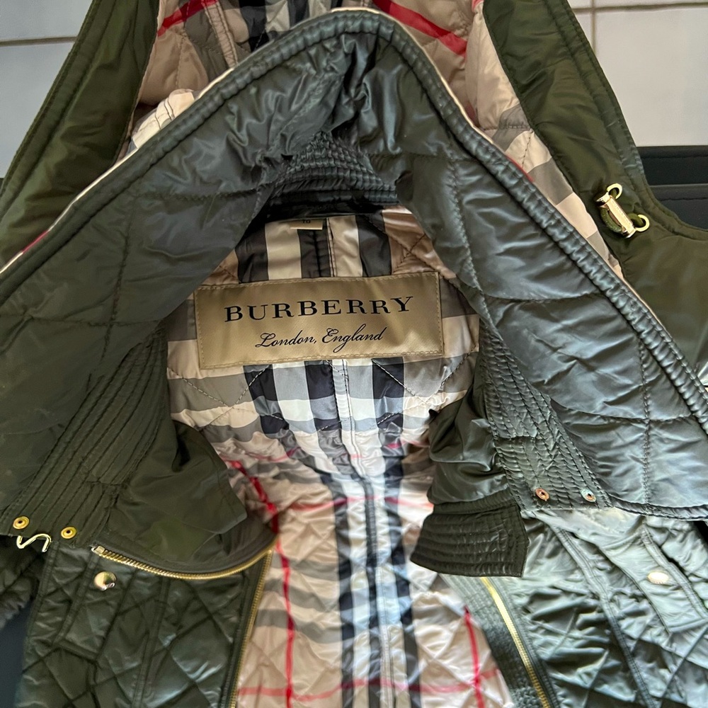 Authentic Burberry Coat 10/10 worn once!